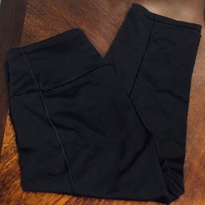 VS - High Waisted Capri Leggings